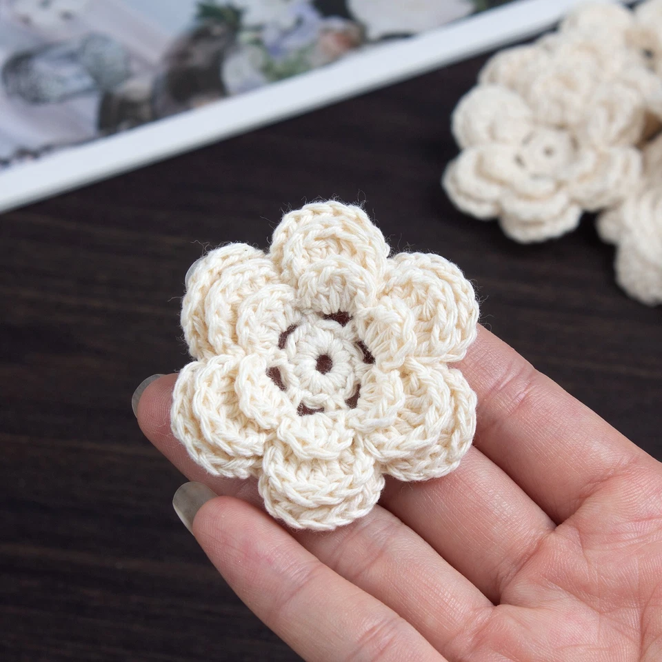 Apliques de flores de 2" de tres capas con flores de ganchillo de seis pétalos hechos a mano 20 piezas Foto 2 de 4