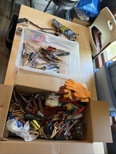 Lot d'outils - Pinces, vis, marteau, ruban à mesurer, vis, corde Td120