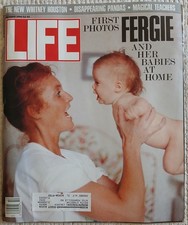 LIFE MAGAZINE October 1990, Duchess Fergie & Her Babies, Whitney Houston, Pandas