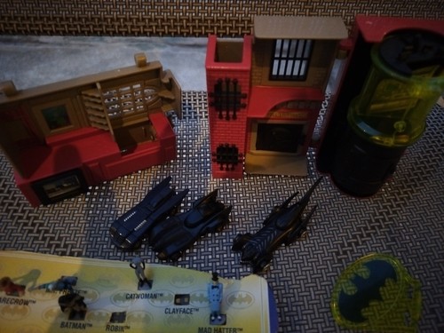 MicroVerse Gotham City Micro Playset 1996 Adventures of Batman & Robin w Cars - Picture 3 of 4