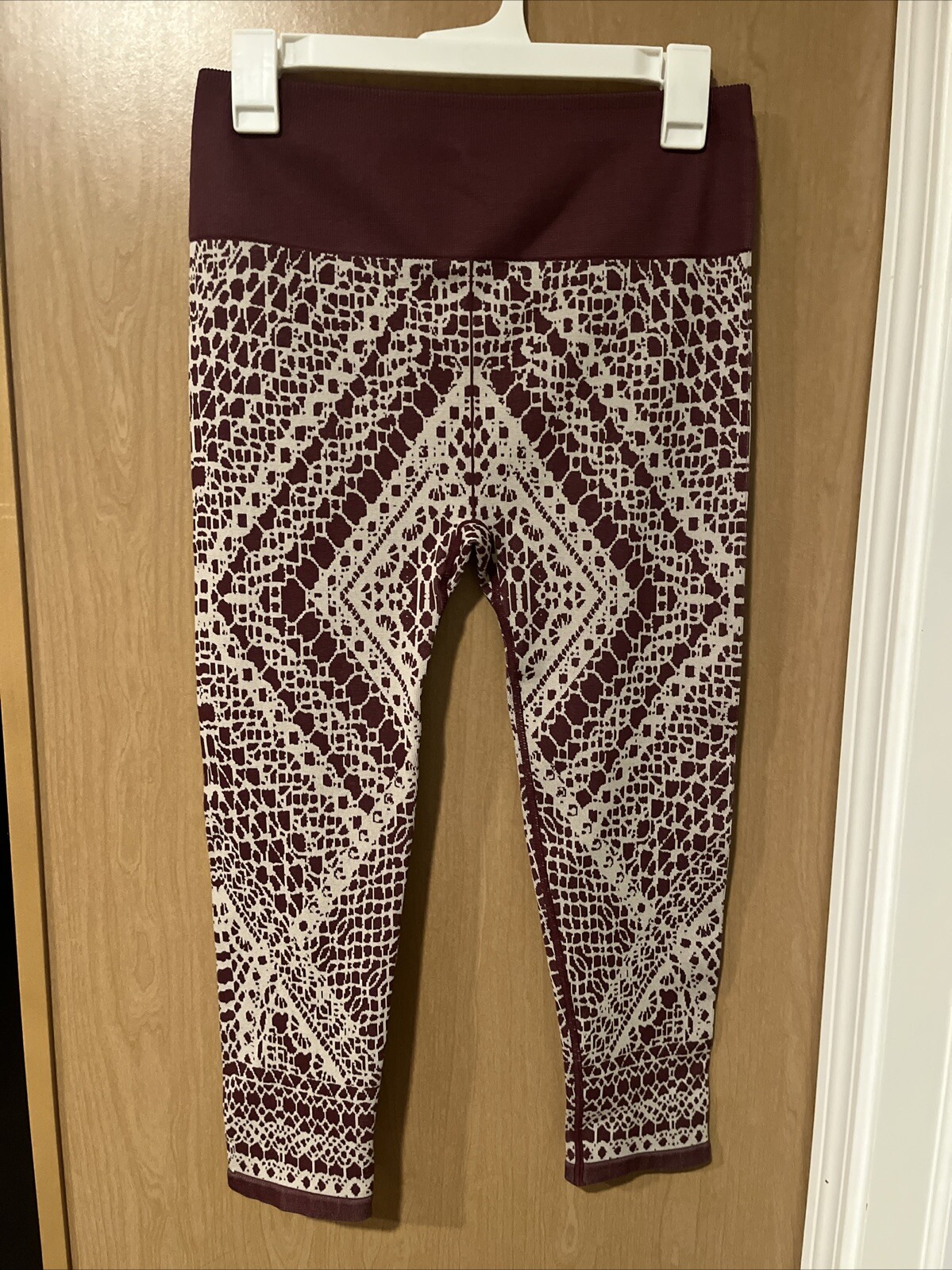 Fabletics Leggings Maroon Patterned  Large Women’… - image 1