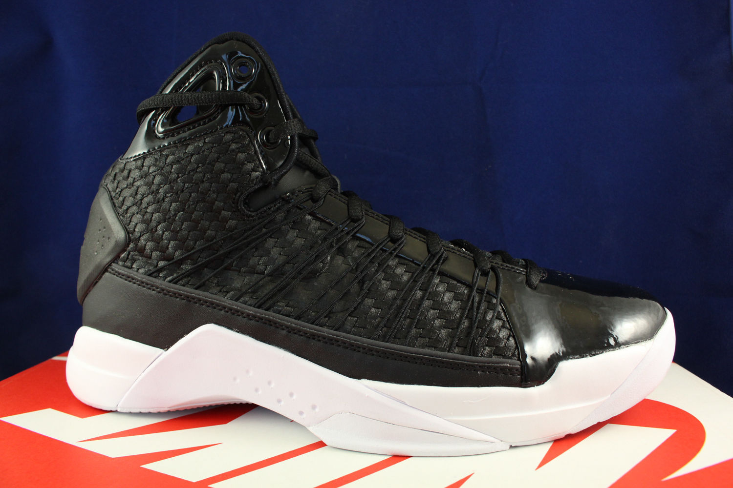 NIKE HYPERDUNK 08 LUX BLACK METALLIC GOLD SAIL 818137 001 SZ 10 free shipping NIKE HYPERDUNK 08 LUX BLACK METALLIC GOLD SAIL 818137 001 SZ 10 free shipping