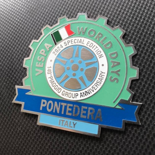 Vintage vespa badge world vespa day 2004 pontedera Italy plakkette plate LG206 - Picture 4 of 5