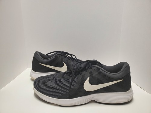nike revolution 4 black white