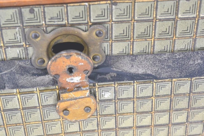 антикварный маленький оловянный тисненый/деревянный пароварочный багажник маленький 16x9x9 оригинальный 1800 - Изображение 2 из 4