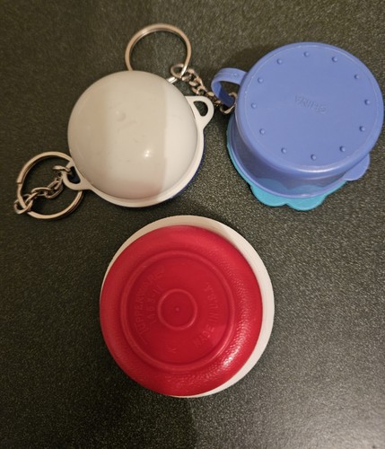 Tupperware Miniatures Blue Thats a Bowl &Vented Bowl KEYCHAINS, Red & White Bowl - Picture 3 of 3