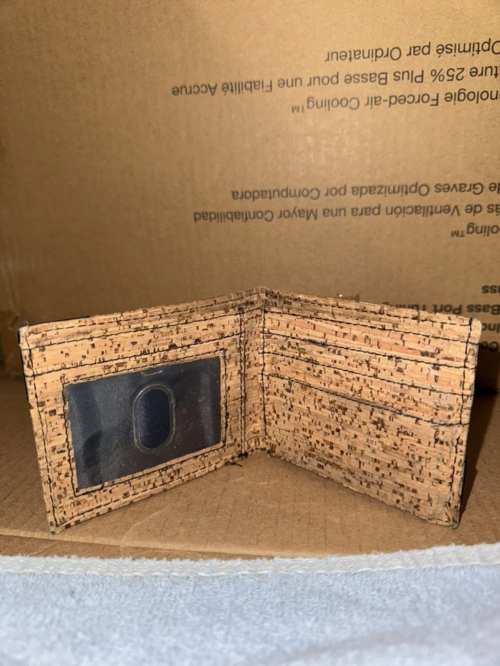 USED Bioworld DC comic Batman Bi-fold brown and black Cork Wallet - Image 2 of 4