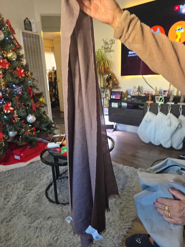 Brunello Cucinelli女式亮片羊绒和真丝混纺围巾 — 第 3/4 张图片