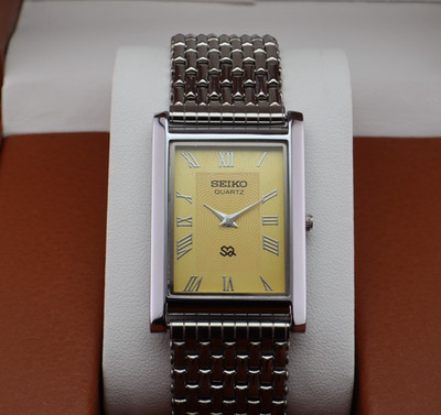 Vintage Seiko Slim Quartz Men's Wrist Watch Yellow Dial with Silver Bracelet.