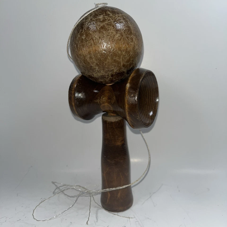 Kendama de madera vintage años 60 - Juguete clásico tradicional japonés, buen estado Foto 2 de 4