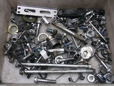 Suzuki GSX-R 1000 K7 K8 WVCL  Schrauben Kleinteile Restteile vom Fahrwerk