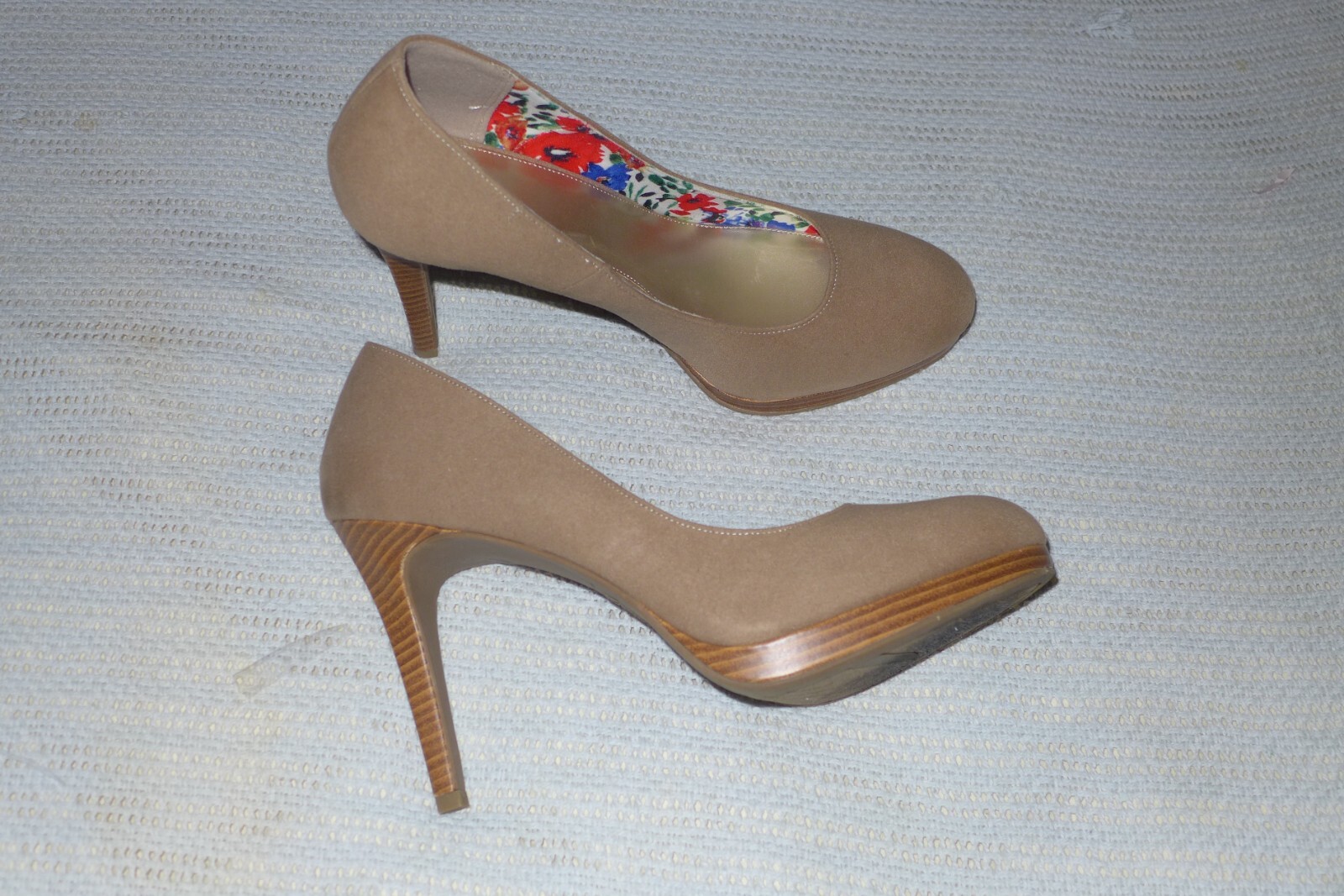 Fioni beige pumps size 13 4" heel, wooden heel and platform used but