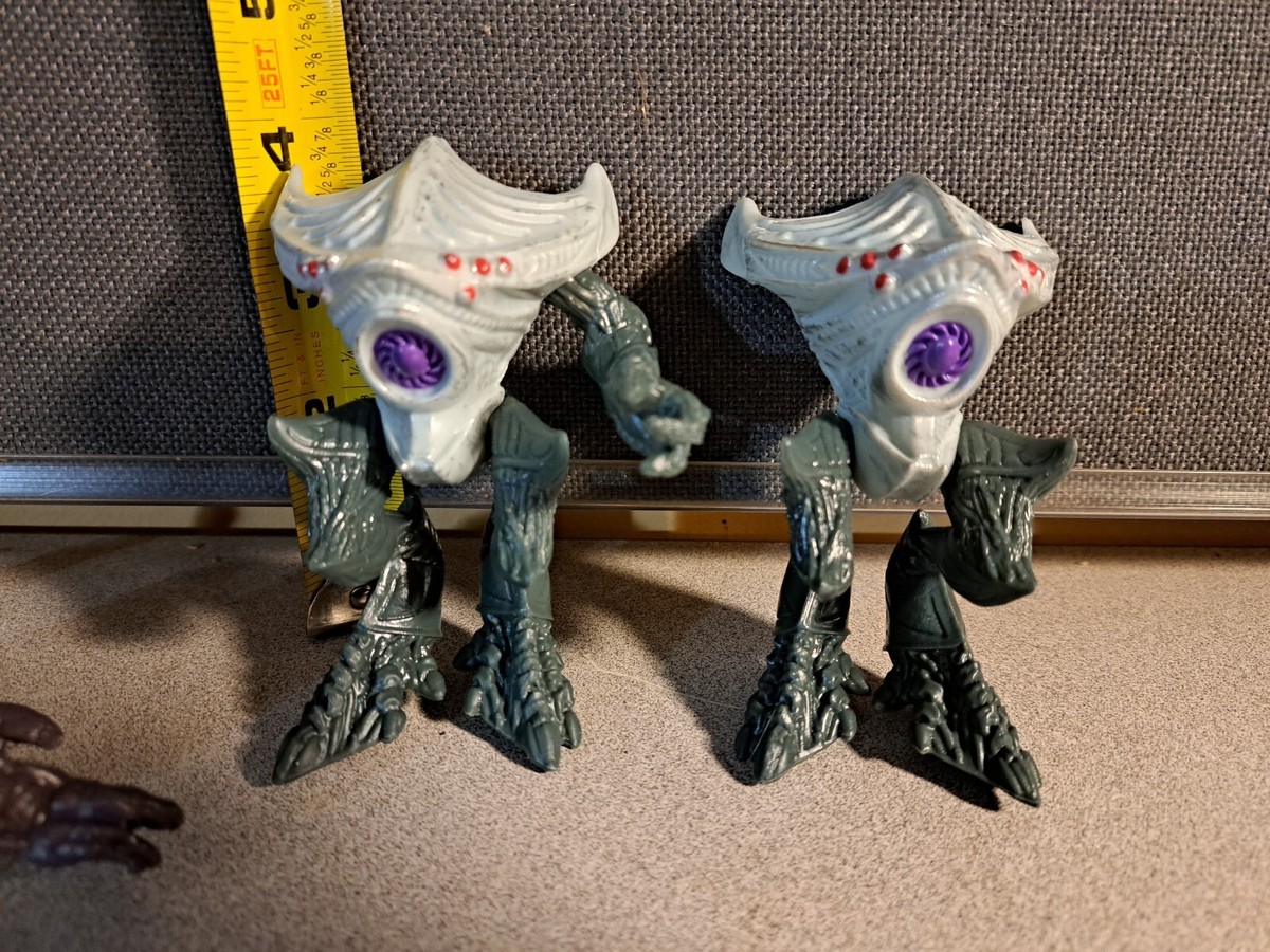 Alien Toys Greenbrier International Inc. 4pc Action Figures