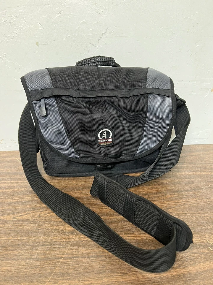 TAMRAC 5534 Adventure Messenger 4 Camera Bag - Shoulder Strap - Black Gray - Image 2 of 4
