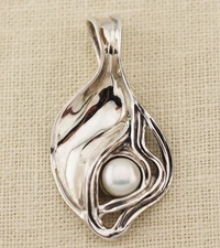 Vintage Hagit Gorali Sterling Silver Pearl Pendant