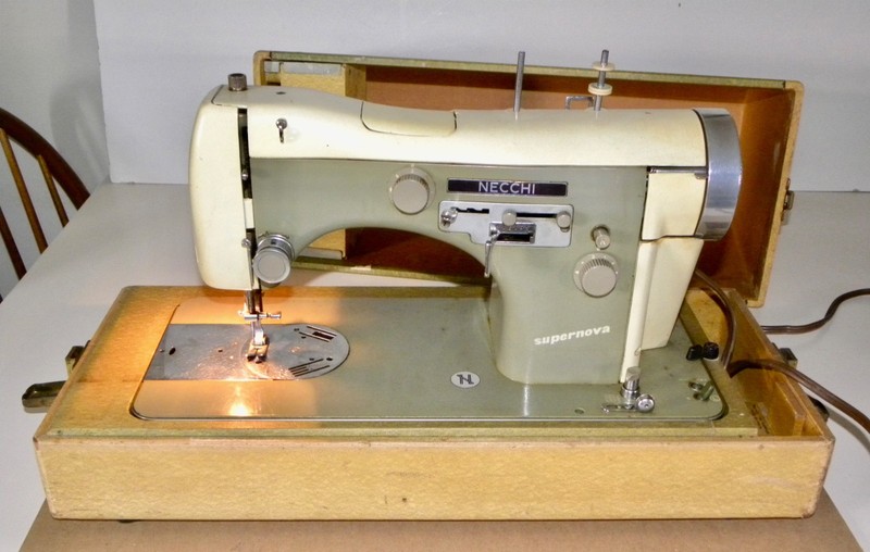 Vintage NECCHI BU SUPERNOVA Sewing Machine w/ Case & Pedal ~ RUNS; SEE VIDEO