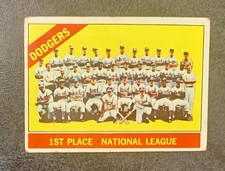 LOS ANGELES DODGERS 1966 Topps Baseball Team #238 KOUFAX - DRYSDALE - PODRES