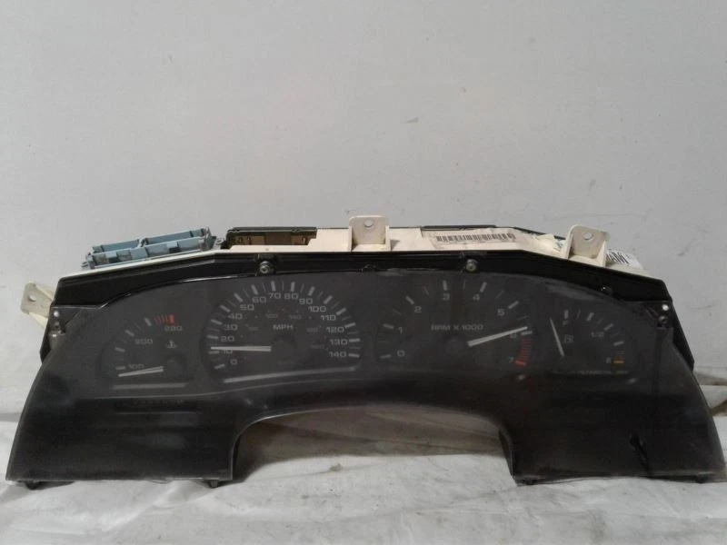 Cuadro de instrumentos velocímetro 1996 96 Oldsmobile Aurora 88 k millas 16198133 Foto 4 de 4