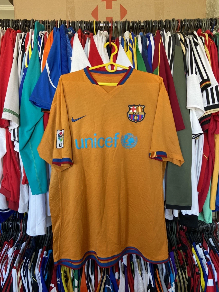Preços baixos em Fc Barcelona Laranja Clube Internacional de