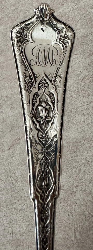 "CUCHARÓN DE SALSA TIFFANY PERSA ESTERLINA 6 3/4"" C. 1875" Foto 2 de 4