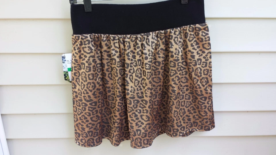 女式青少年豹纹弹力印花裙百合白色弹力全新带标签 L 码 — 第 2/3 张图片