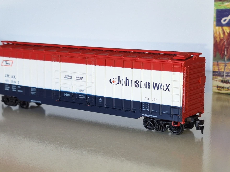 Athearn 5282 Johnson's Wax, 50' Plug Door Boxcar. V/good cond. Boxed. HO scale - Image 3 of 4