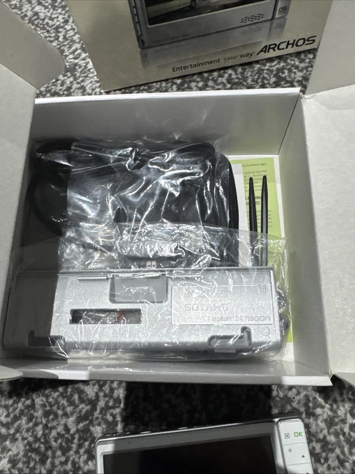 Archos 605 WiFi (30GB) Digital Media Player Silver With DVR Gen 5 Station. New. - Image 4 of 4