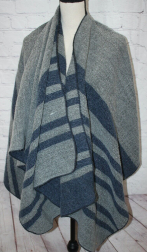 Women's One Size Gray & Navy Blue Knit Shawl Cape Poncho Reversible - Picture 2 of 4