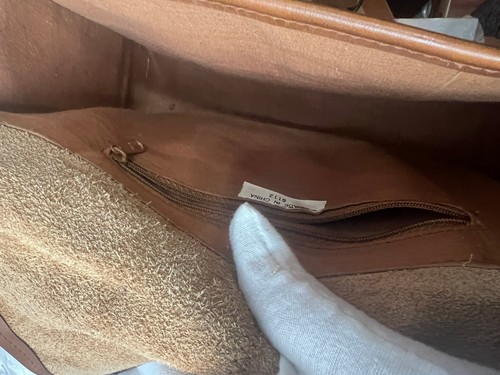 Borsa vintage vinile con serratura a tracolla organizer sezione interna tasche in pelle scamosciata - Foto 16 di 18