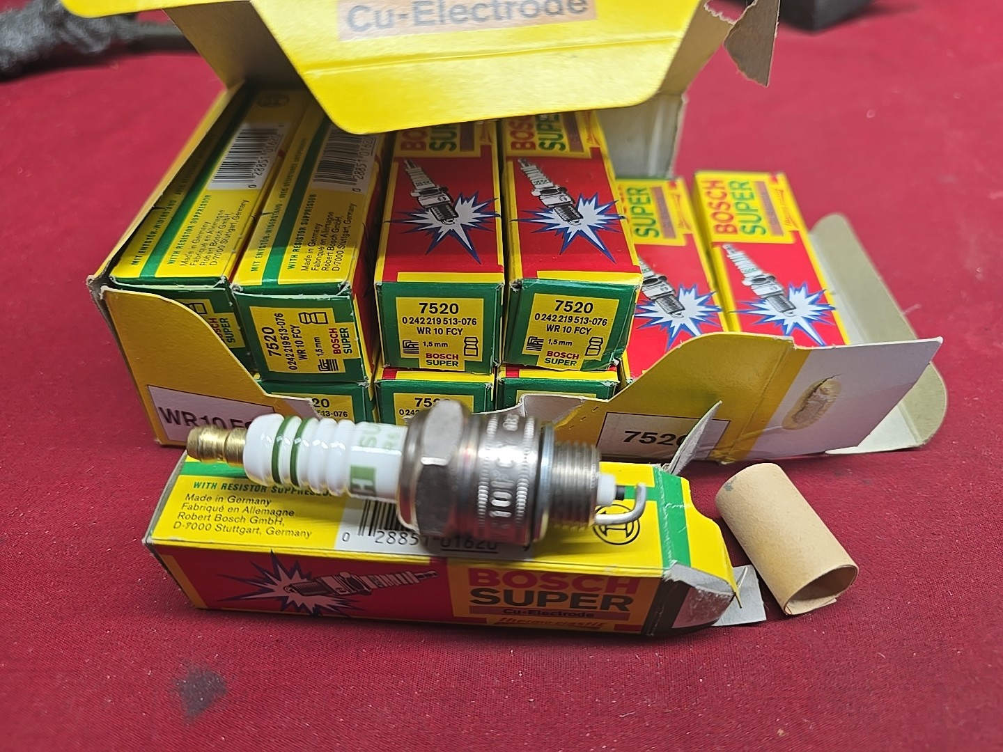 Bosch Super 9 Count Lot Of 7520 Sparkplugs