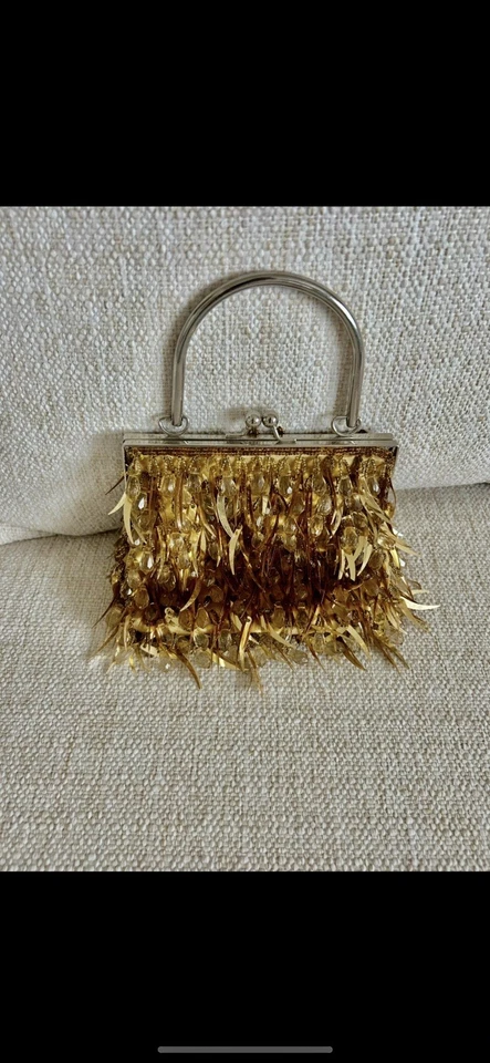 Bolso de noche dorado con cuentas adornadas con lentejuelas Foto 4 de 4