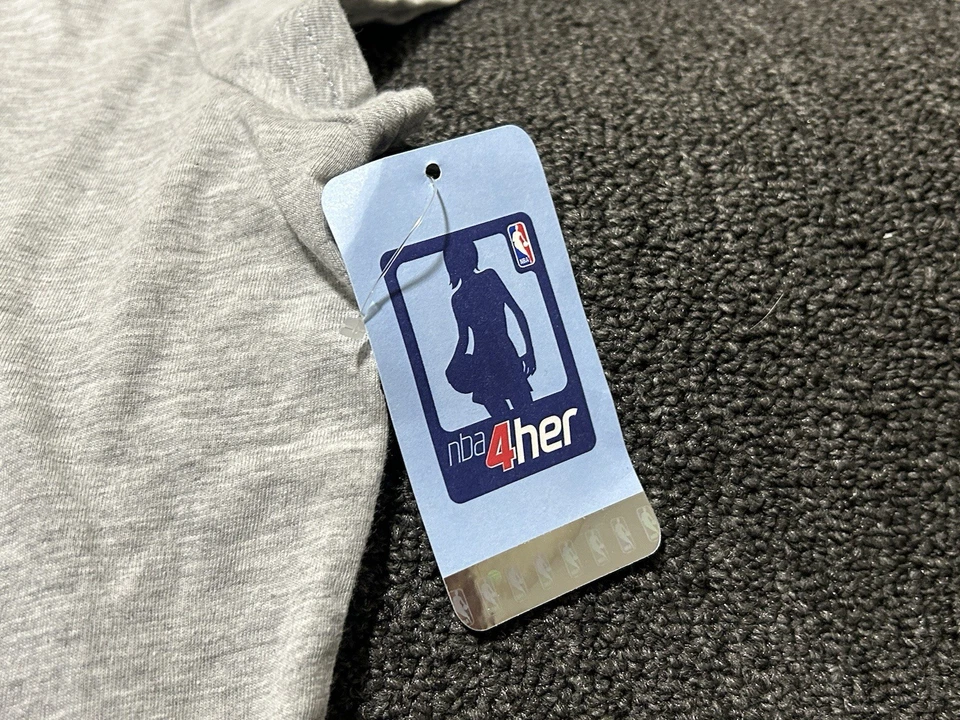 Camisa para mujer Dwyane Wade #3 Miami Heat NBA 4Her grande gris manga corta NUEVA NUEVA CON ETIQUETAS Foto 4 de 4