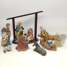 Kirkland Signature Nativity Set w/ Wood Creche Base 13 pc #75177 See pictures 