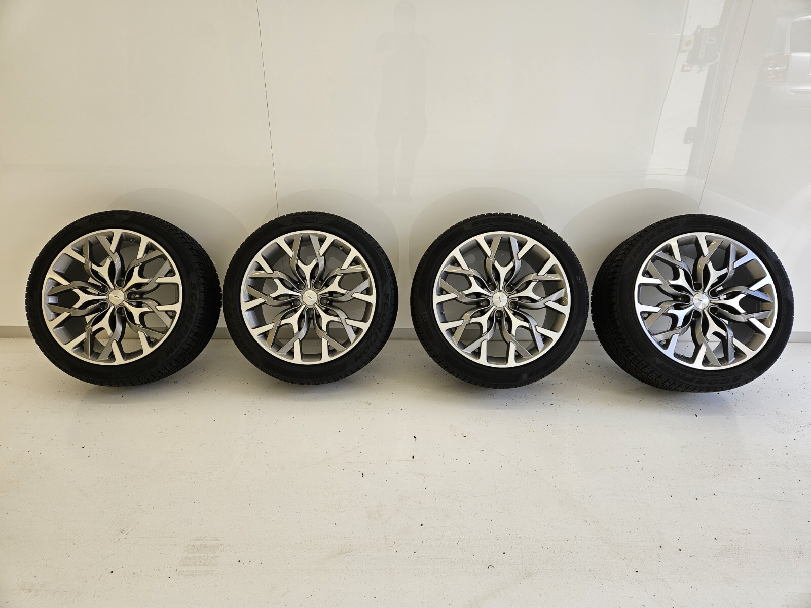 Aston Martin DBX 707 4x 22 Inch wheels and Pirelli Winter Tyres