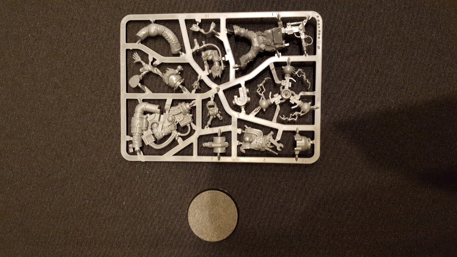 Warhammer 40k Ork Big Mek w Shokk Attack Gun 5011