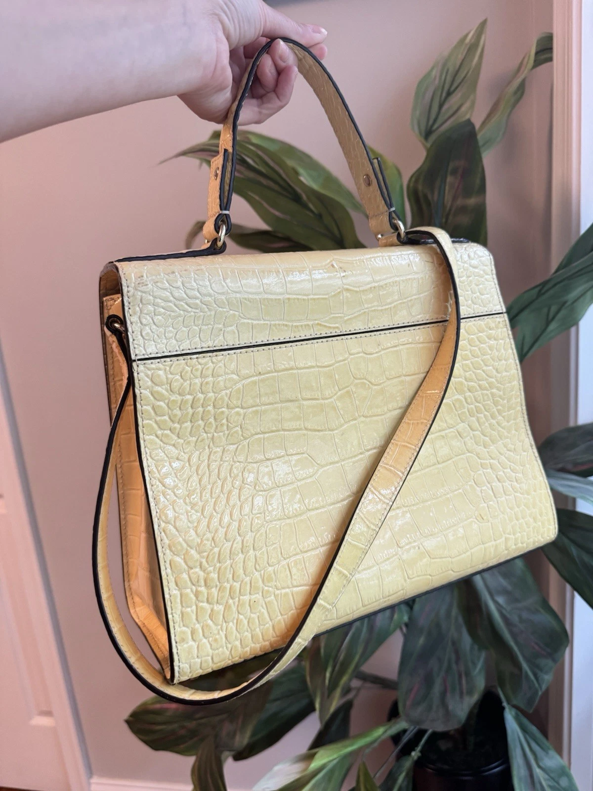 Borsa a tracolla Kate Spade giallo chiaro Knightsbridge Doris Croc in pelle goffrata