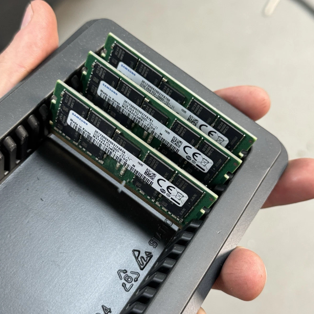 PC4-21300 (DDR4-2666) Bus Speed ECC RAM Computer Memory (RAM) for