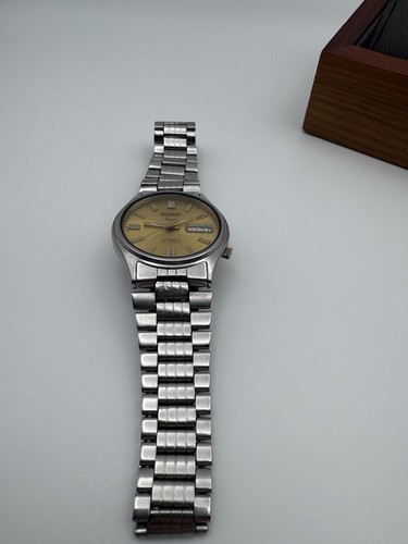 Vintage Seiko 5 Automatic Men’s Watch 7009-3040 – Rare Gold Dial, Fully Working - Picture 8 of 16