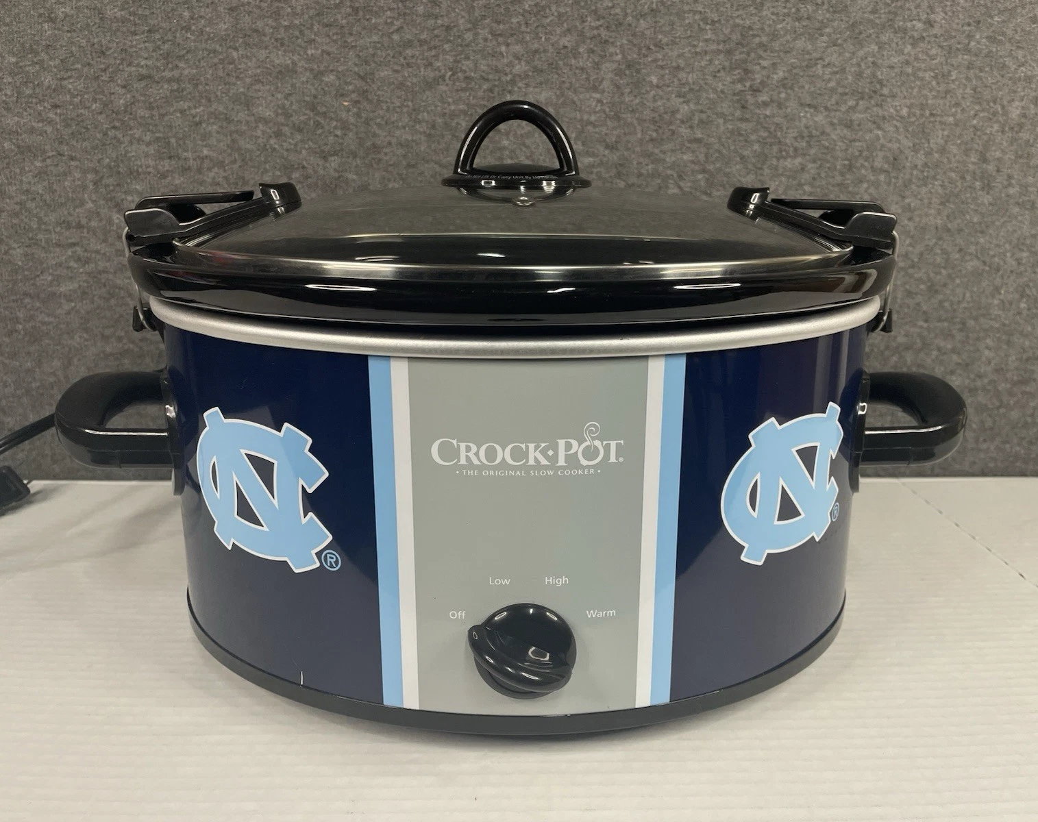 OFFICIAL NCAA NC TARHEELS Crock-Pot 6QT Logo Tailgate Carry Slow Cooker EUC!