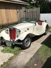 1953 MG TD The standard roadster trim