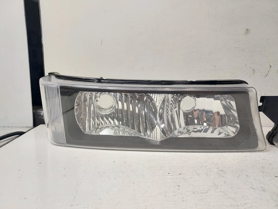 Par de 2 faros de repuesto para Chevrolet Tahoe LKQ 2003 lado derecho Foto 2 de 4