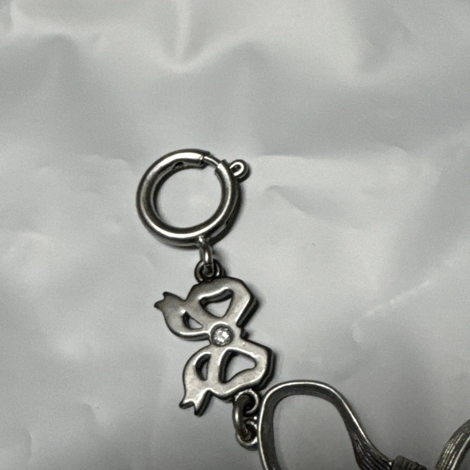 Pulsera Cintas Diamantes de Imitación Juicy Couture Arcos Y2K Tono Gunmetal/Plata L-7.25" Foto 2 de 4