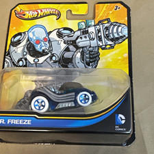 Hot Wheels DC Comics Mr. Freeze 1:64 Blue/Silver/White Diecast Unopened 2012
