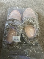 Isotoner Slippers Women  s Xl 9 1/2-10 Pink New In Package Package Top Open