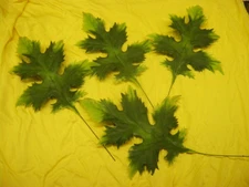 4 Vintage Plastic Oak Leaves - Green