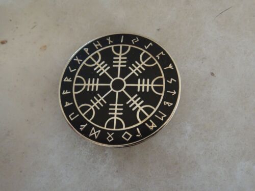 Spilla logo vintage scudo rotondo rune vichinghe e iscrizioni - Foto 1 di 1