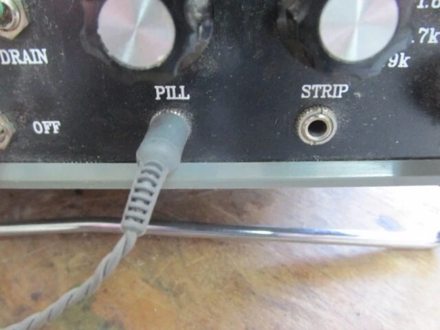 Electone Digital Test Unit / Model DTU-1000 Hearing Aid Battery Tester w/ Probe - Image 3 of 4