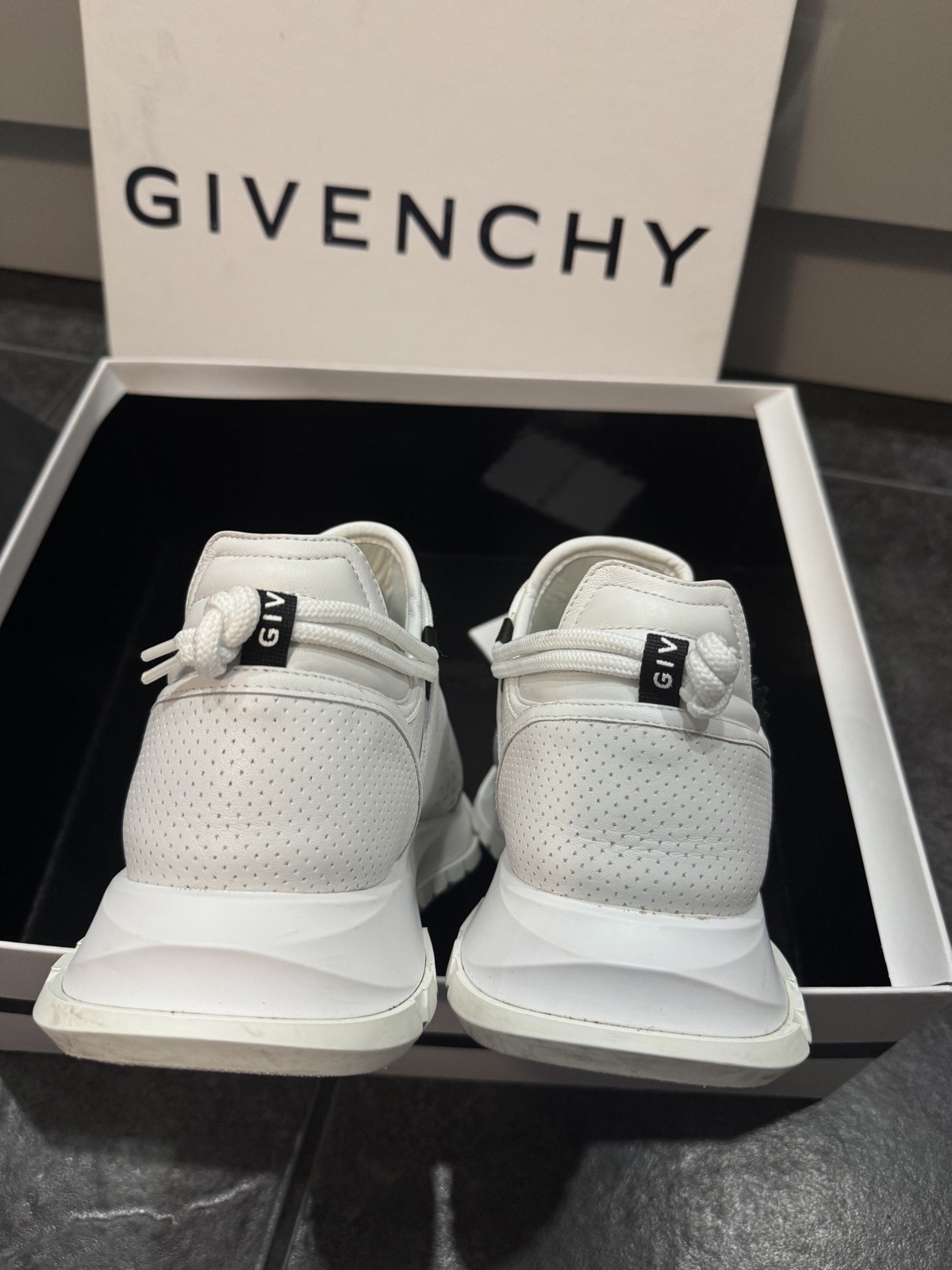 Givenchy Spectre Logo Zip Runner Trainers  white … - image 9