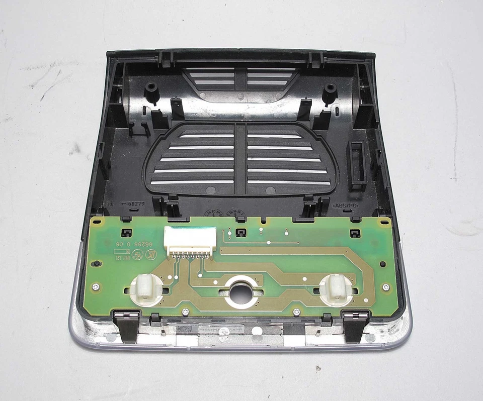 Luz de lectura de mapa de techo trasero negro BMW E90 serie 3 serie 1 2007-2013 usada OEM Foto 2 de 3