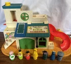 Vintage Fisher Price Play Family Sesame Street Clubhouse #937 With 7 Figures
